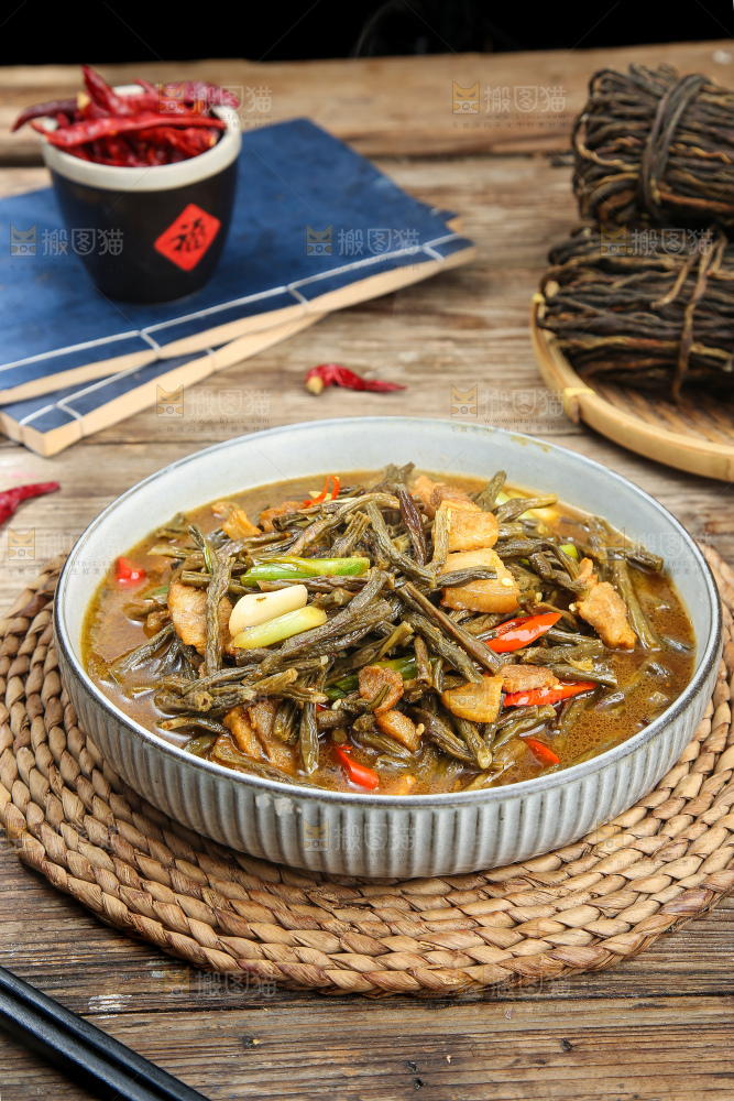 盘子里的干豆角炒肉