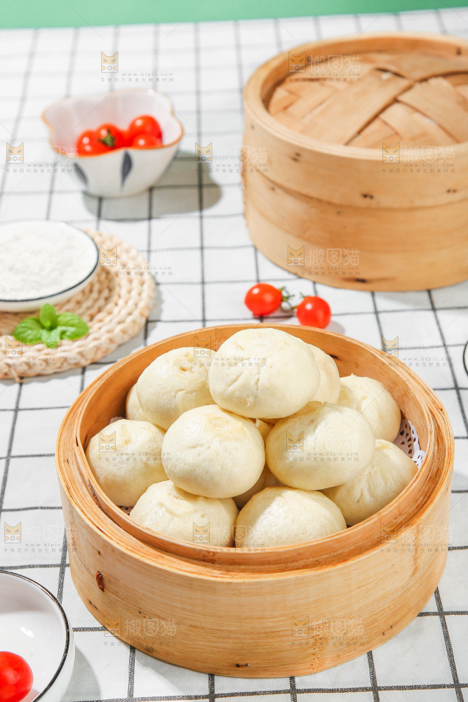 浅底上的发面小笼包