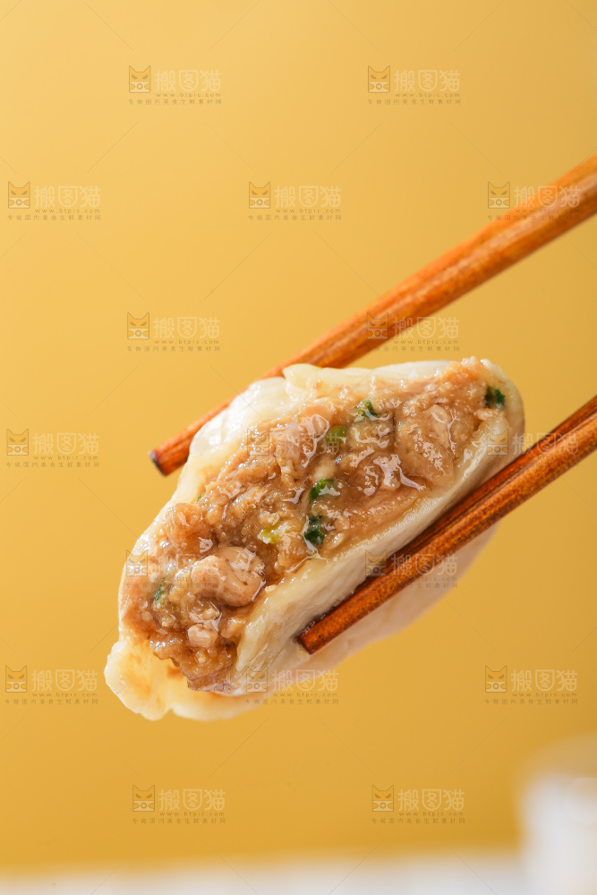 浅底上的薄皮小笼包