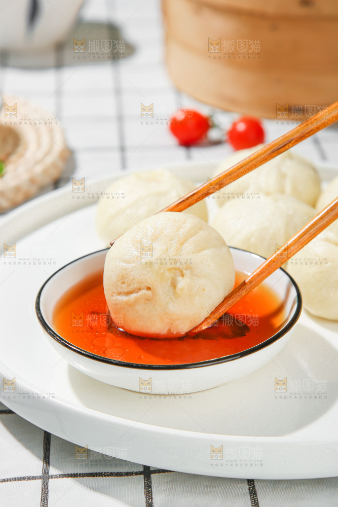 浅底上的发面小笼包