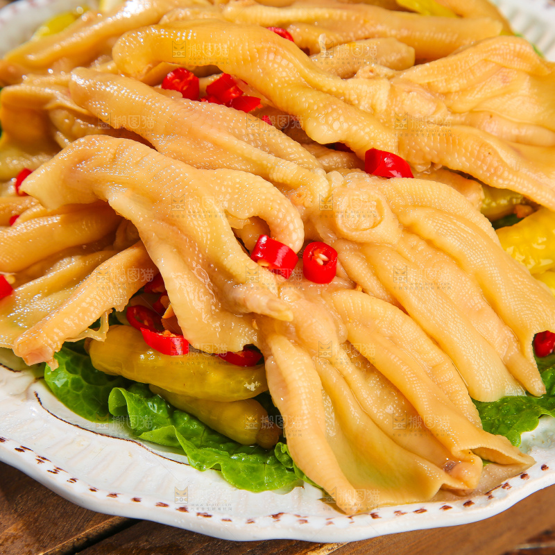 木底上的无骨鸭掌