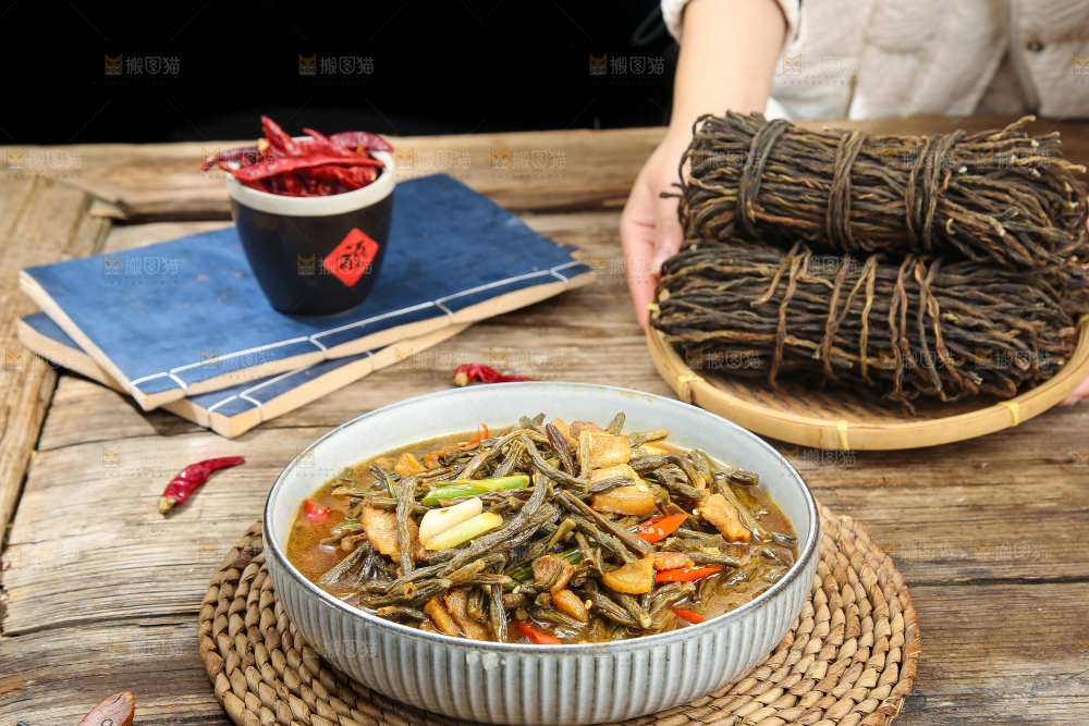 盘子里的干豆角炒肉