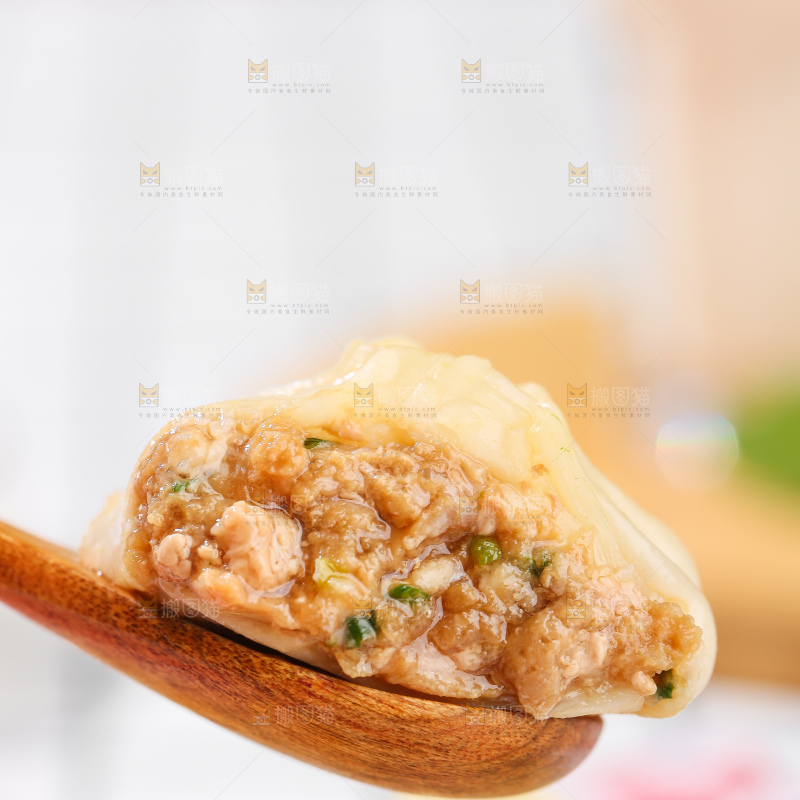 浅底上的薄皮小笼包
