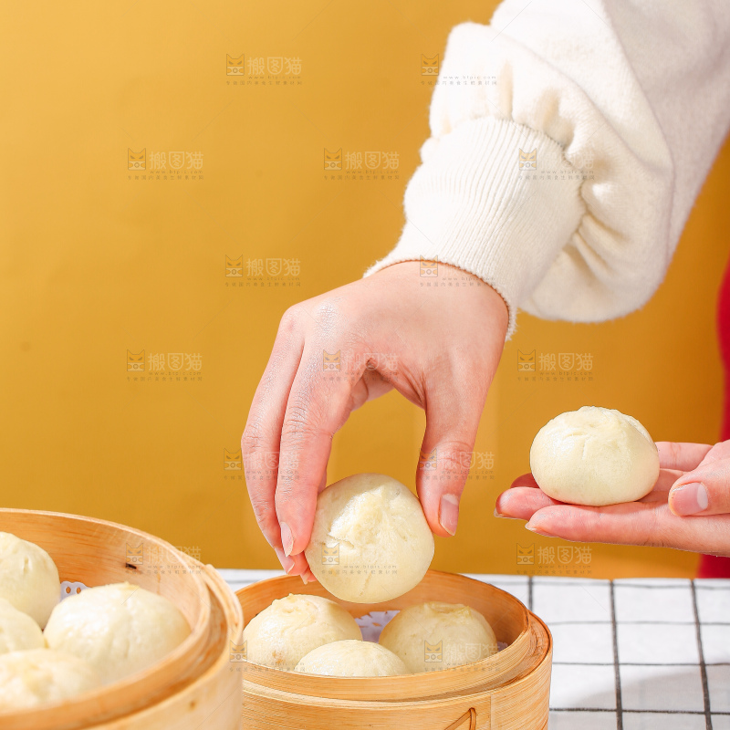 浅底上的发面小笼包