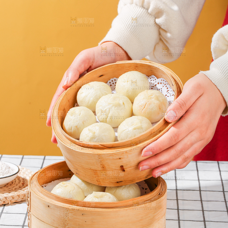 浅底上的发面小笼包