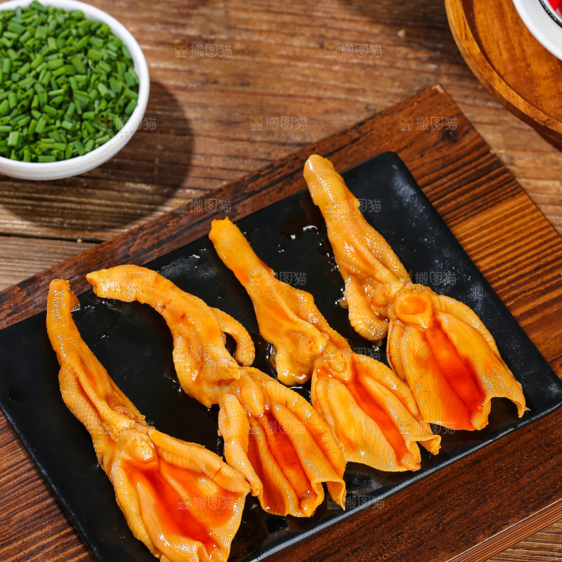 木底上的无骨鸭掌