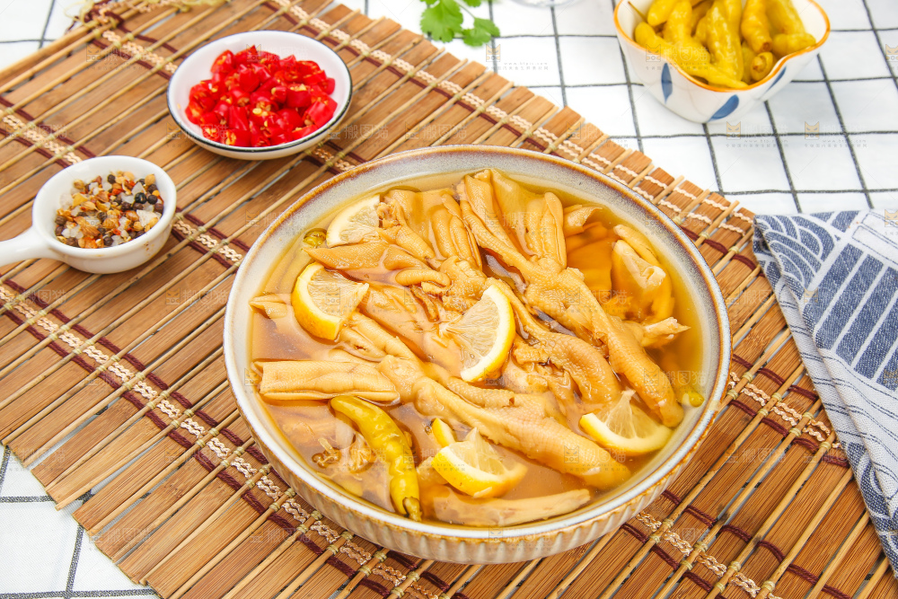 浅底上的无骨鸭掌