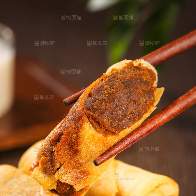 深底上的豆沙春卷