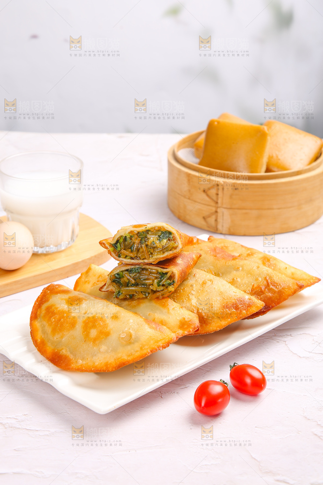浅底上的脆皮菜饺