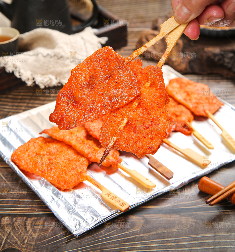 深底上的里脊肉串
