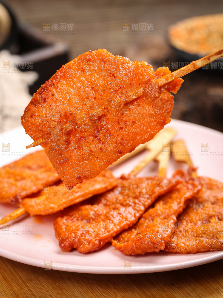 深底上的里脊肉串