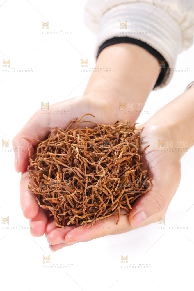 白底上的干折耳根