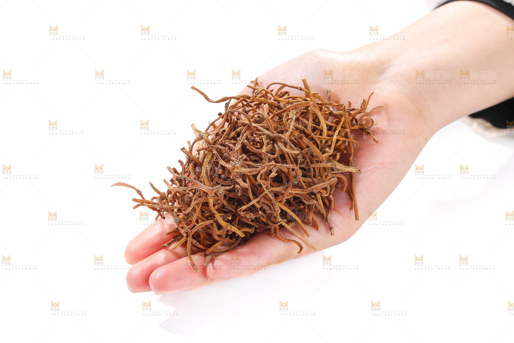 白底上的干折耳根