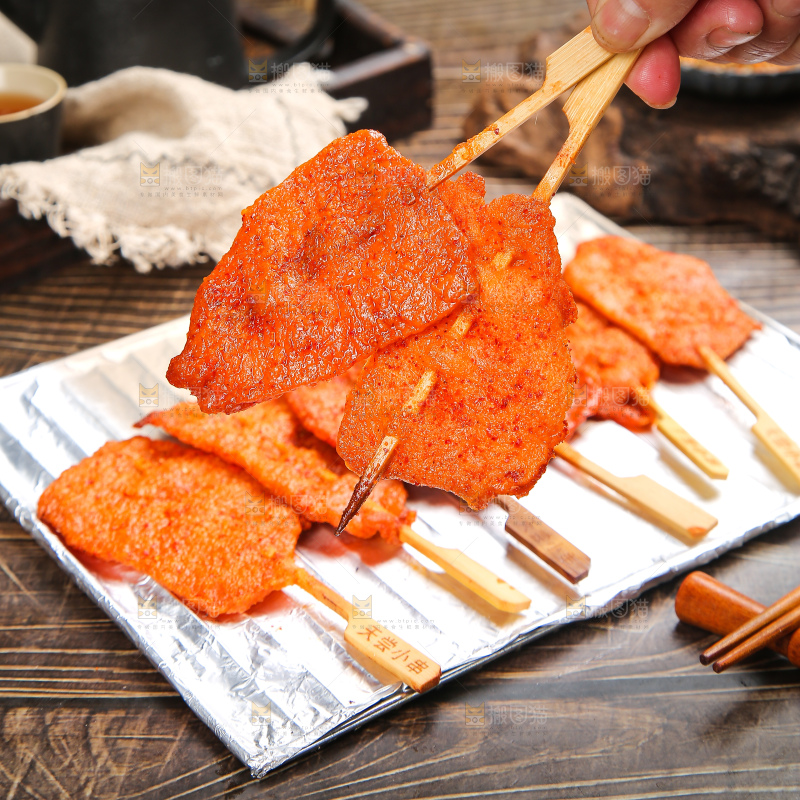 深底上的里脊肉串