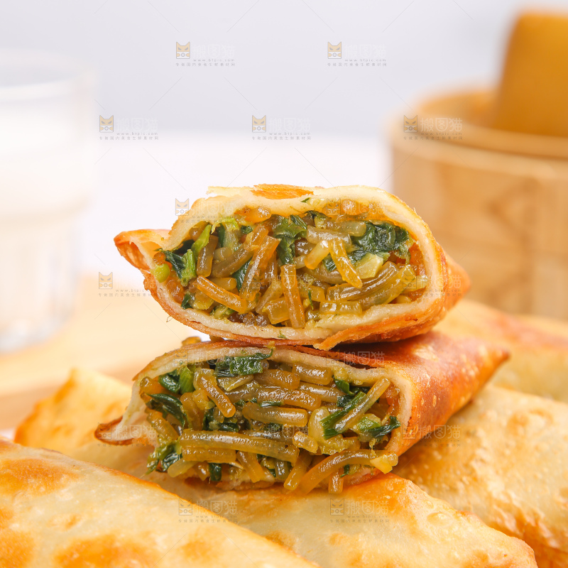 浅底上的脆皮菜饺
