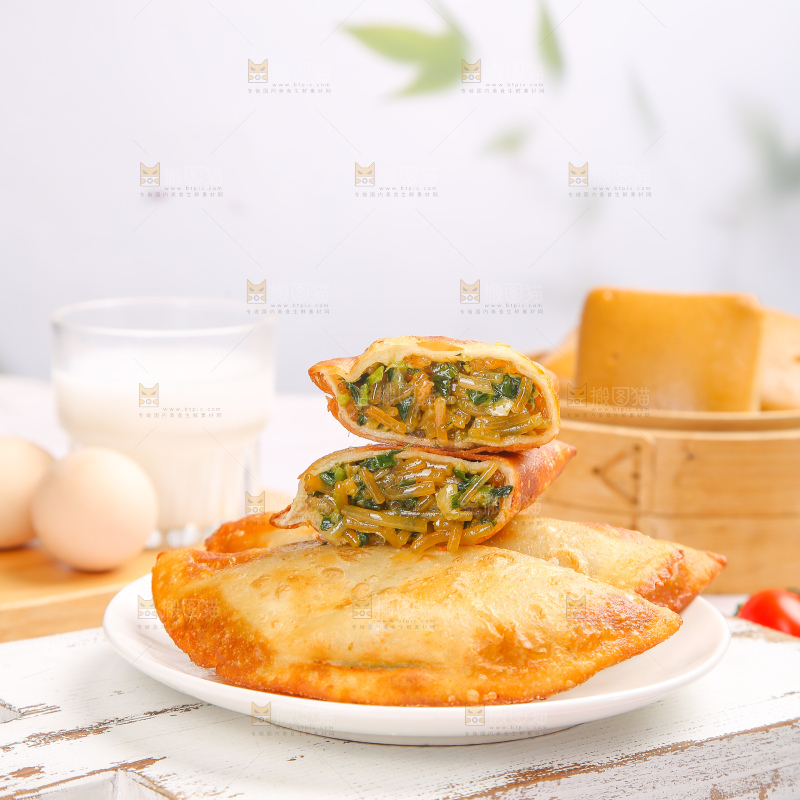浅底上的脆皮菜饺
