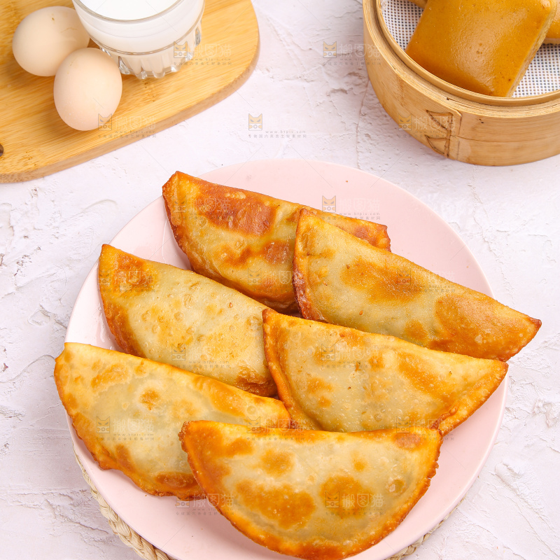 浅底上的脆皮菜饺