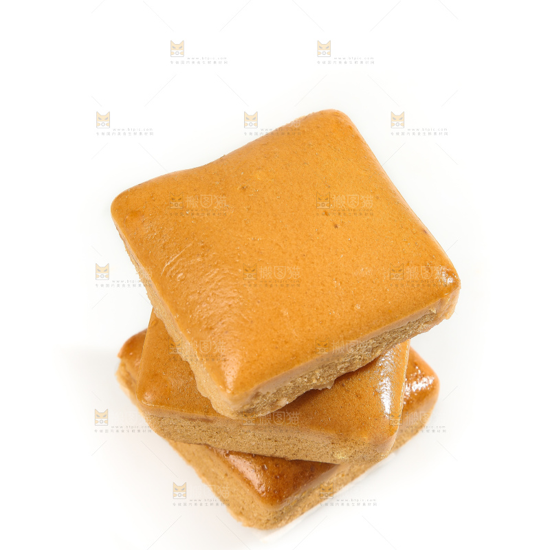 白底上的红糖蒸糕
