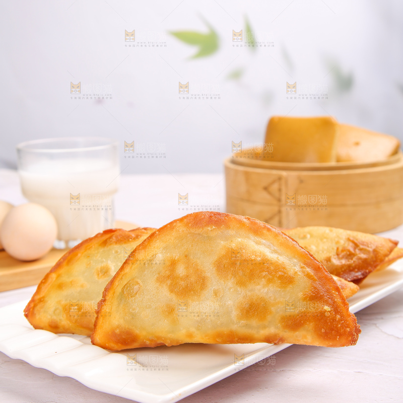浅底上的脆皮菜饺