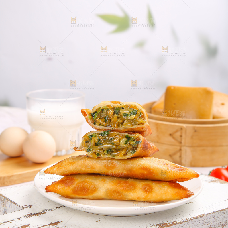 浅底上的脆皮菜饺