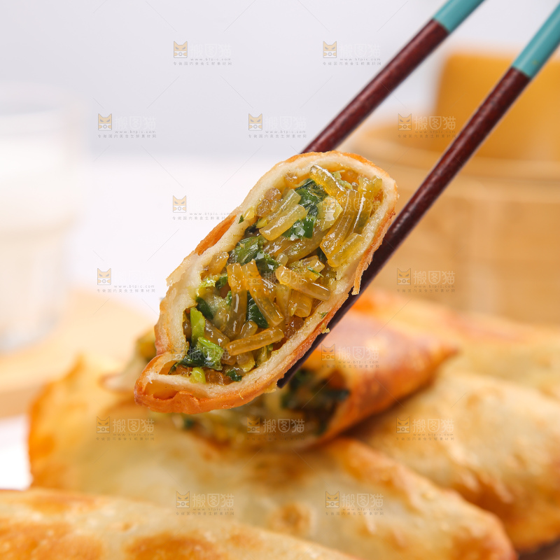浅底上的脆皮菜饺