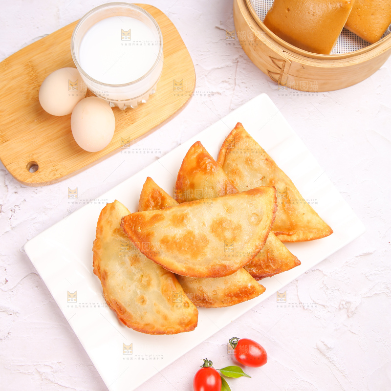 浅底上的脆皮菜饺