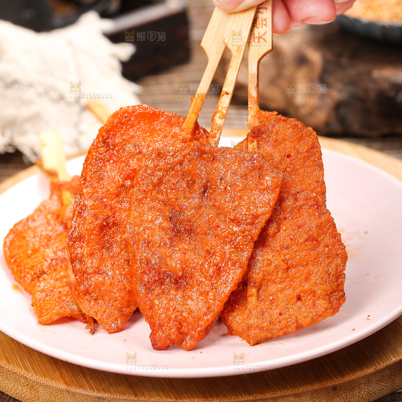 深底上的里脊肉串