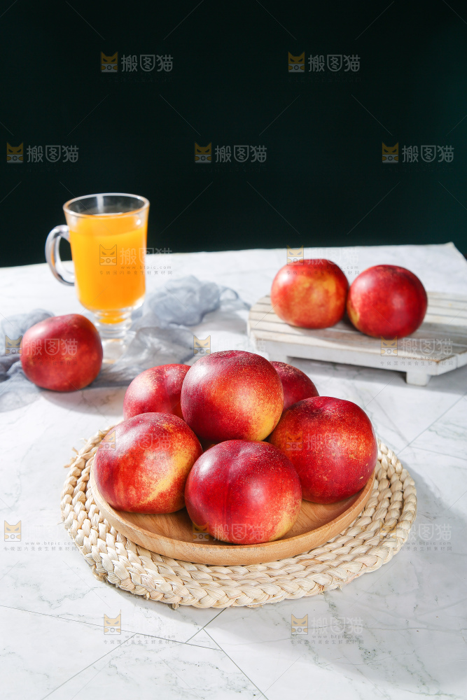 浅底上的澳洲油桃