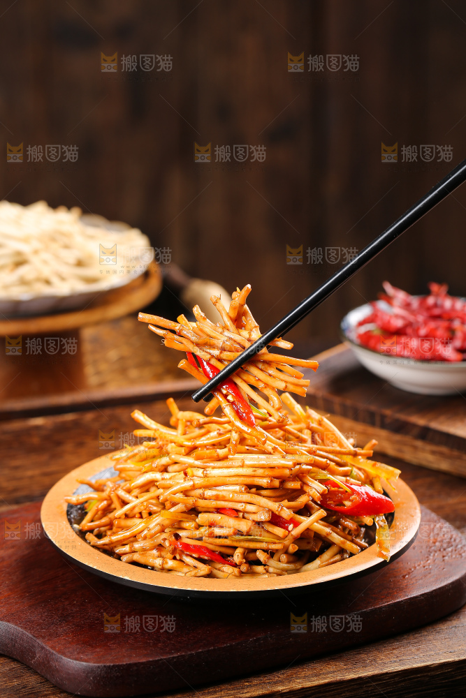 一盘凉拌折耳根