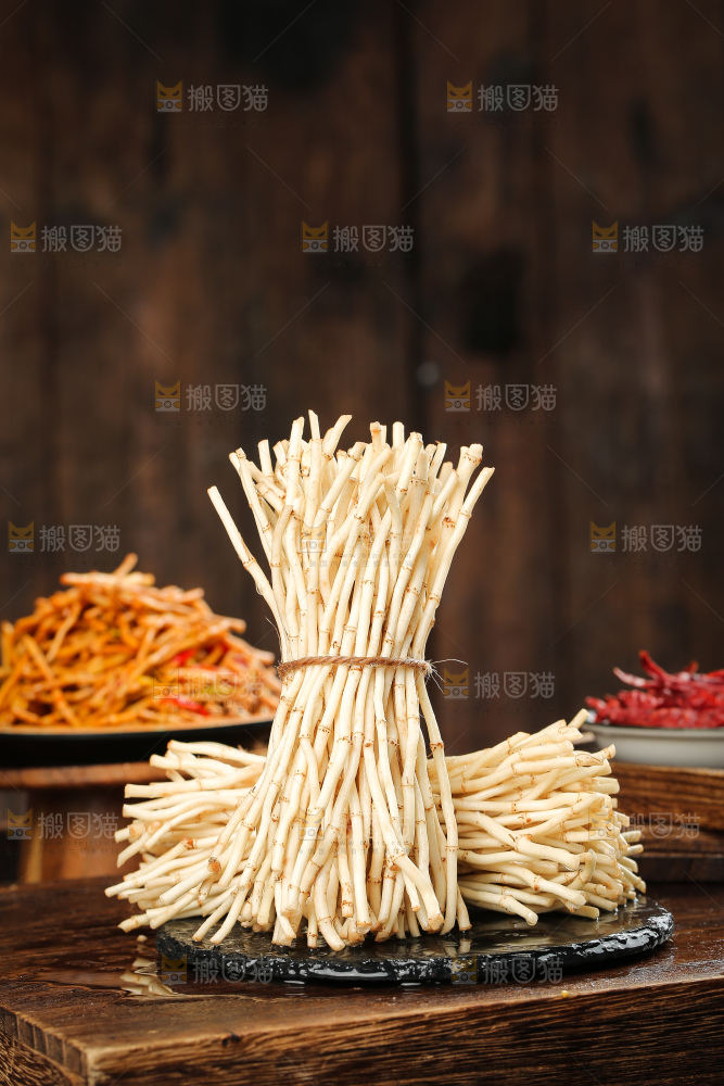 深底上的新鲜折耳根