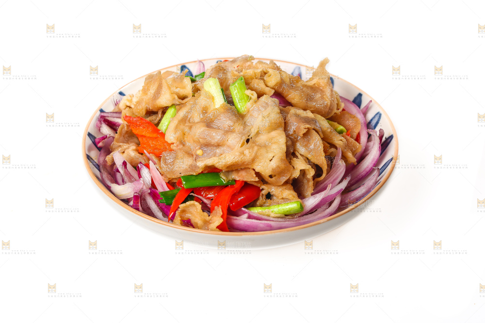 盘子里的凉拌牛肉卷
