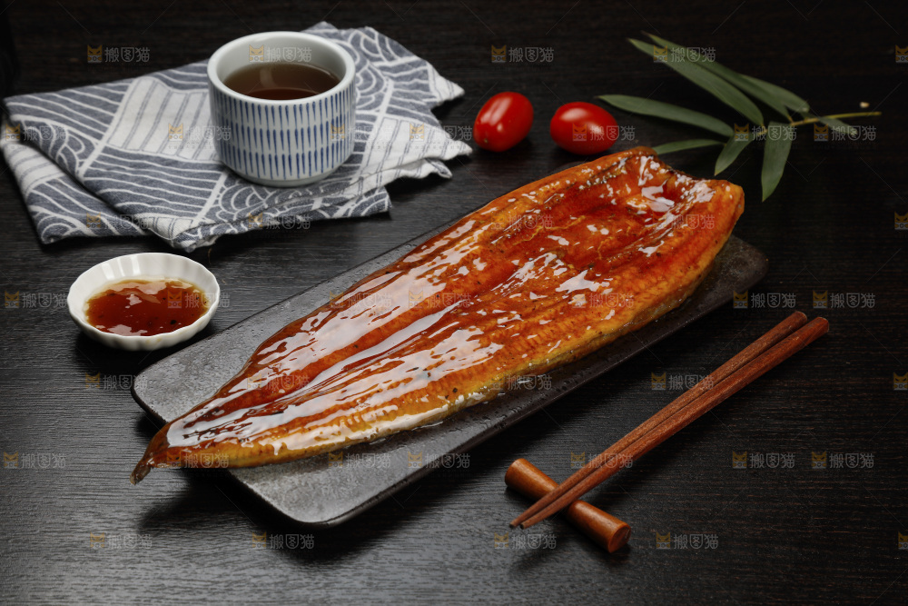 深底上的照烧鳗鱼