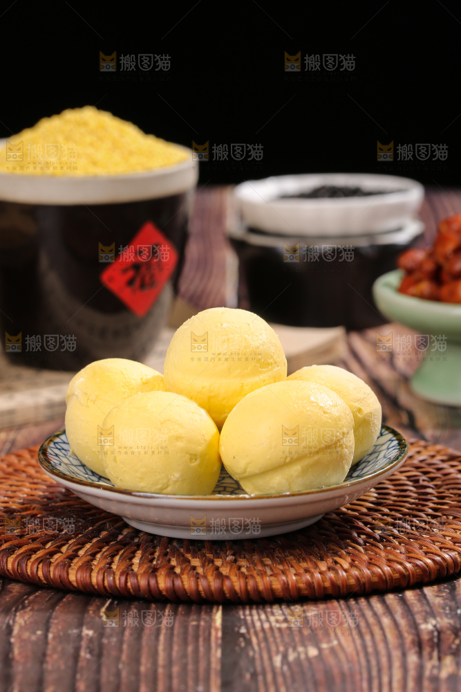 深底上的大黄米汤圆