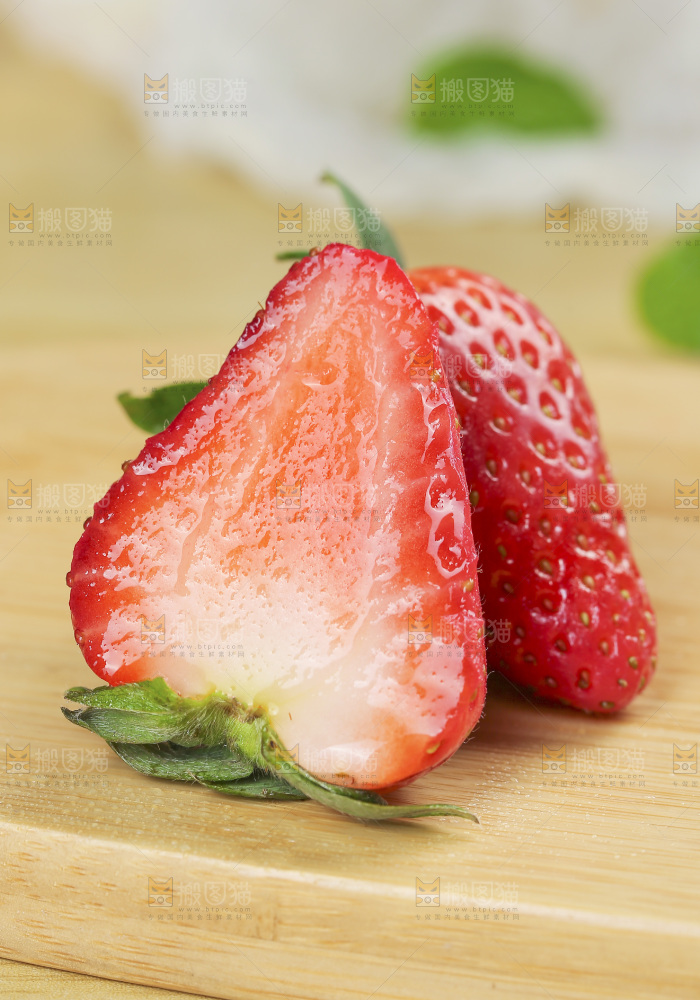 浅底上的丹东草莓