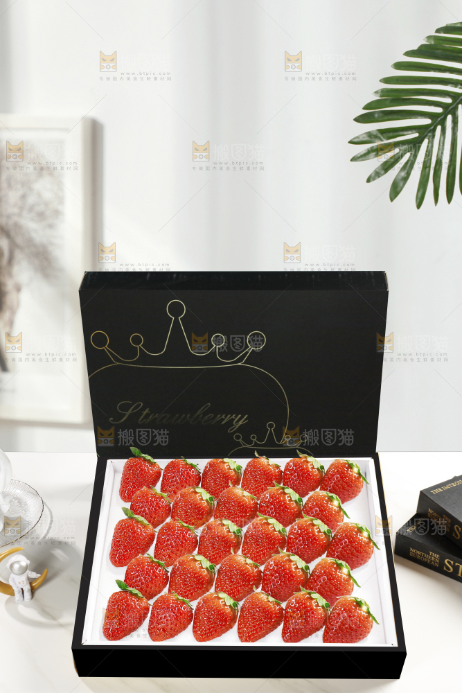 浅底上的丹东草莓