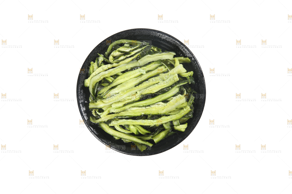 白底上的干黄瓜条