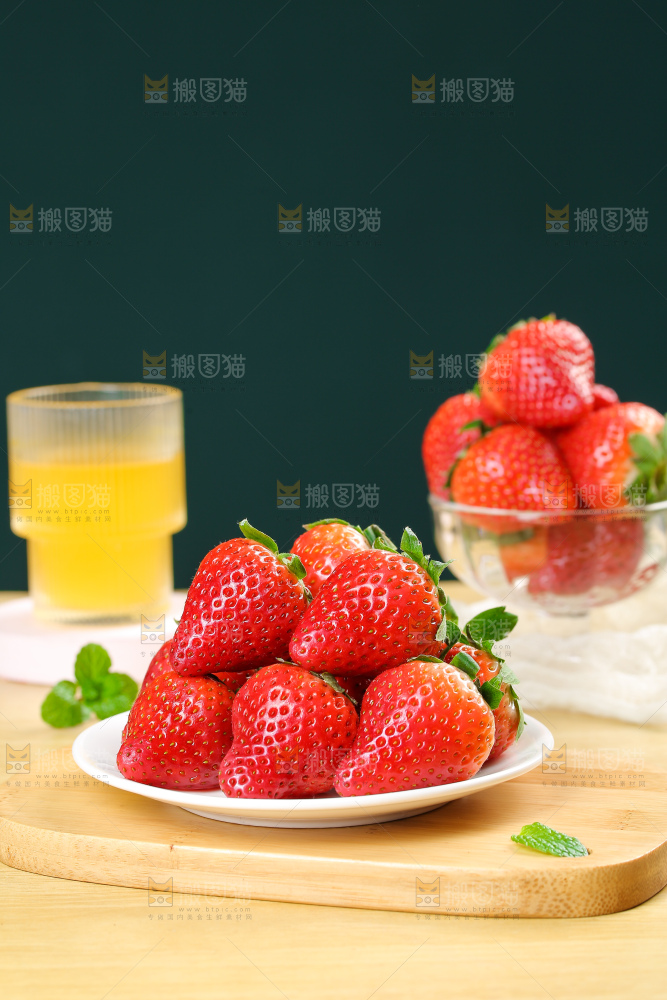 浅底上的丹东草莓