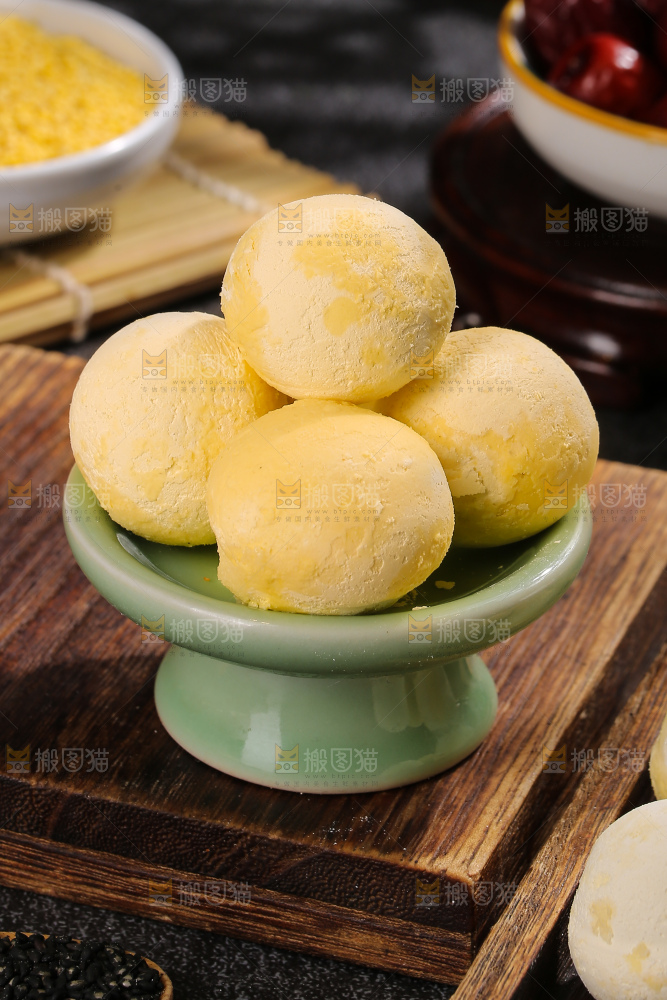 深底上的大黄米汤圆