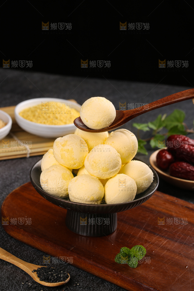 深底上的大黄米汤圆