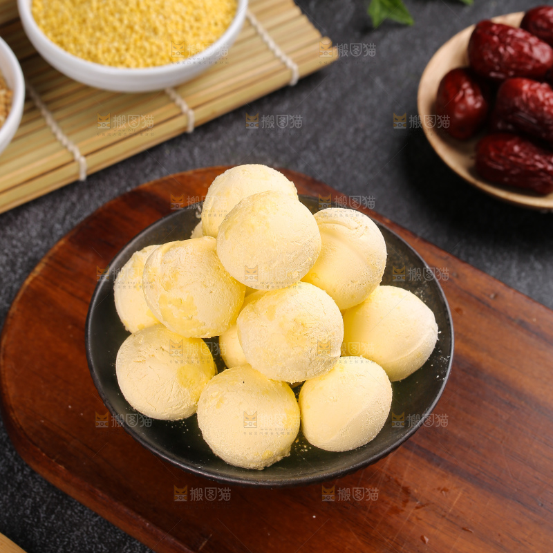 深底上的大黄米汤圆