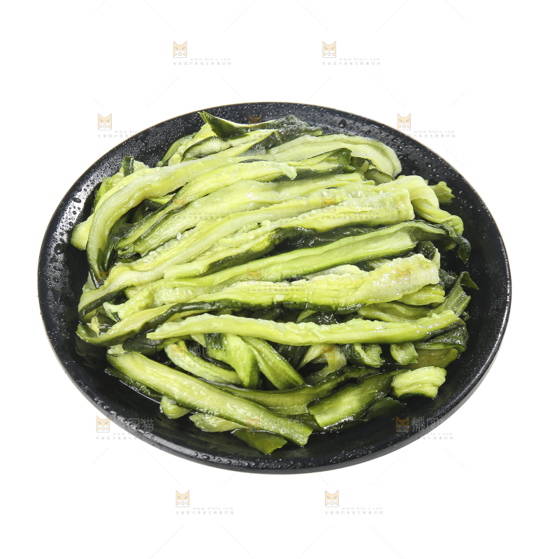白底上的干黄瓜条
