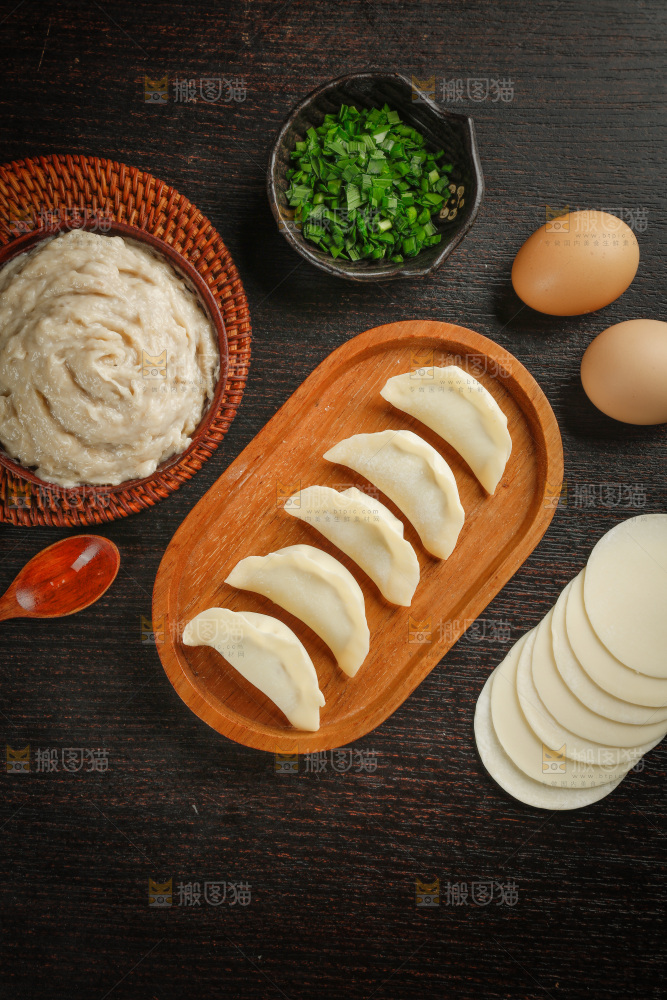 深底上的鲅鱼馅饺子