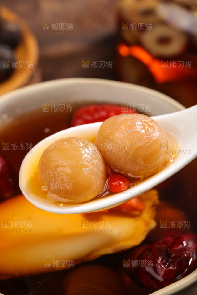 深底上的泡桂圆干