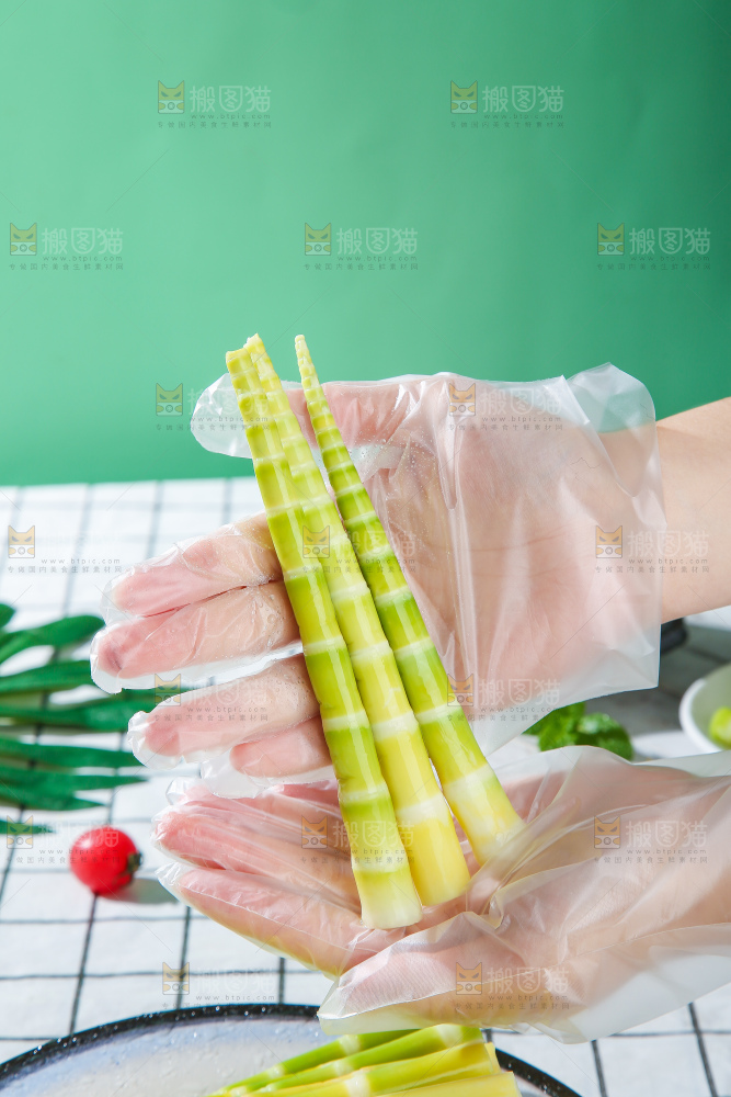 浅底上的笋尖