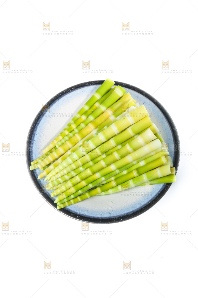 白底上的泡笋尖