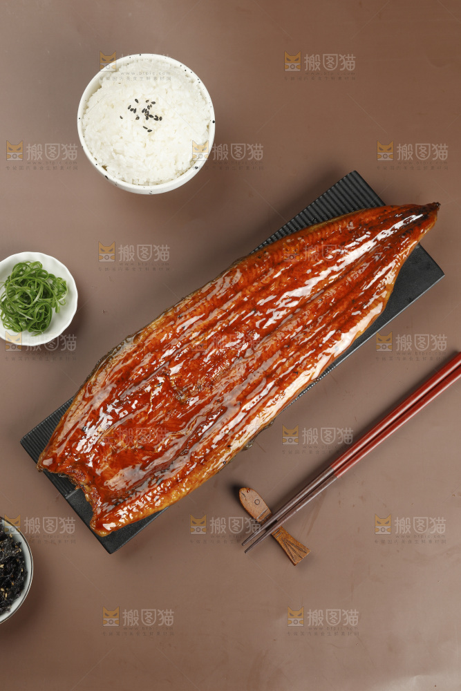 深底上的照烧鳗鱼