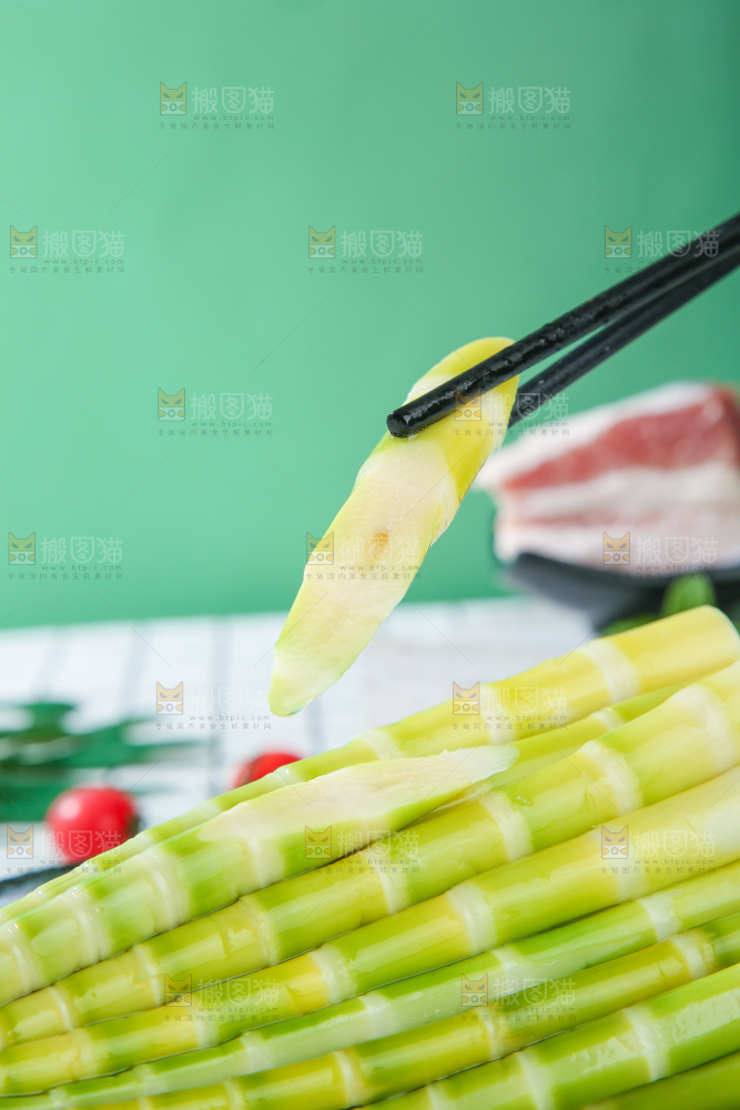 浅底上的笋尖