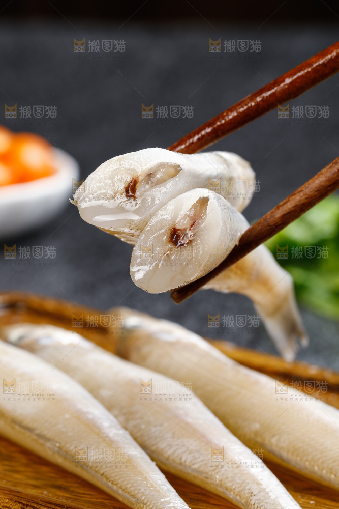 深底上的沙丁鱼