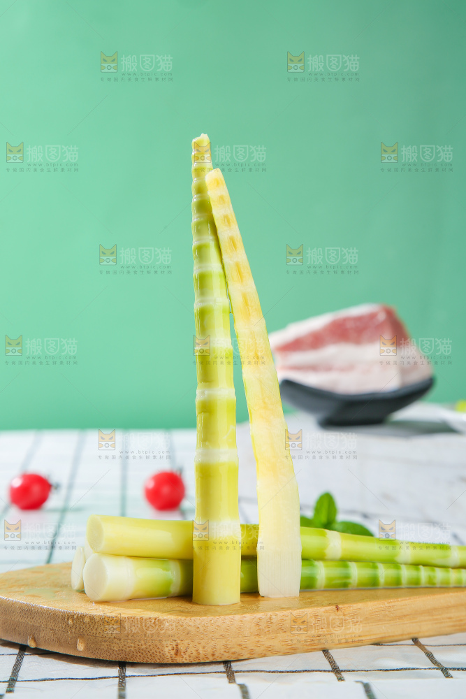 浅底上的笋尖