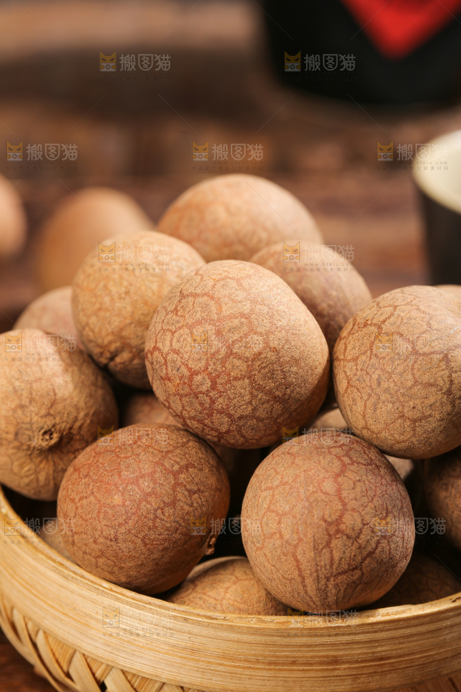 深底上的桂圆干